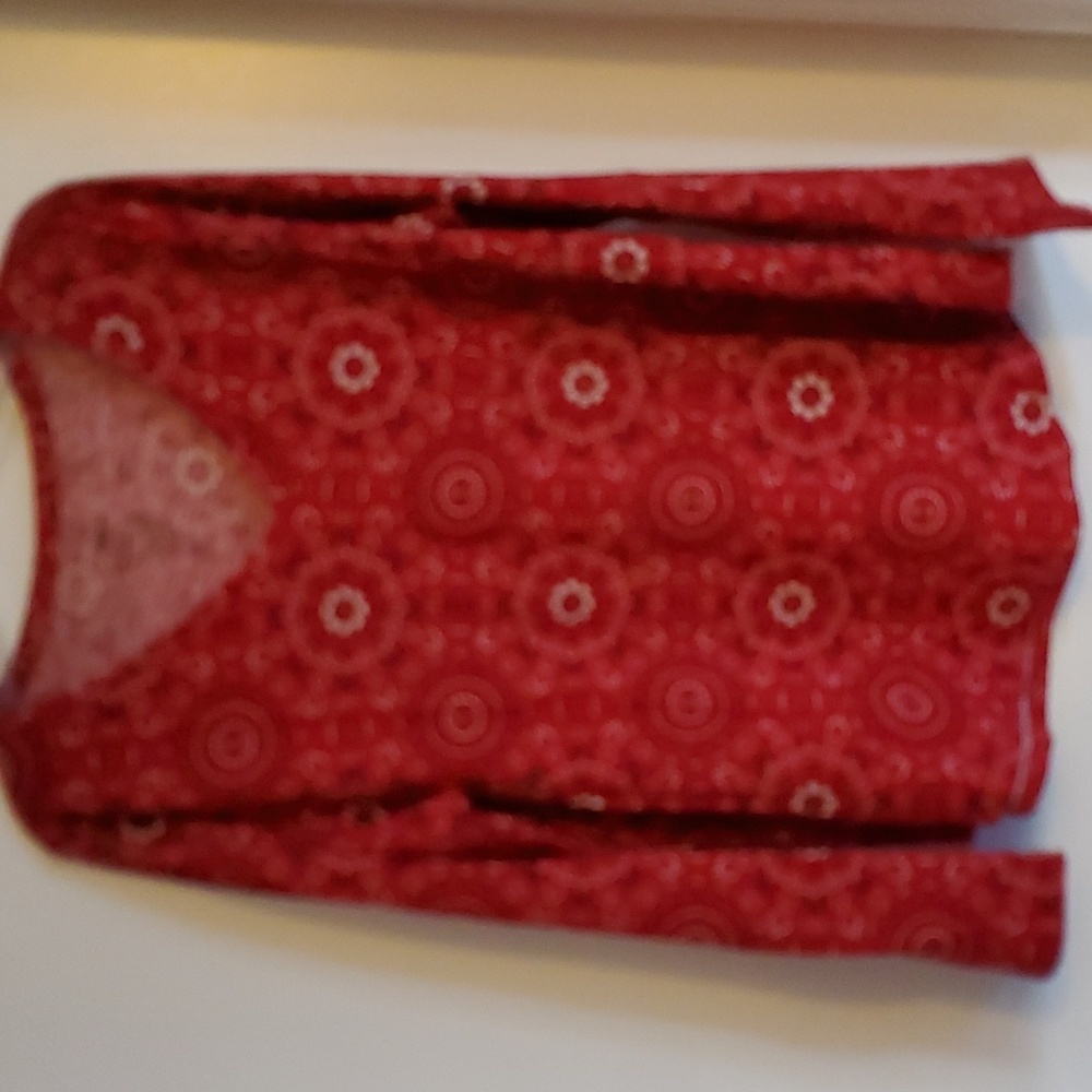 Sonoma women's XL long sleeve t-shirt. Color red with black and white pattern .